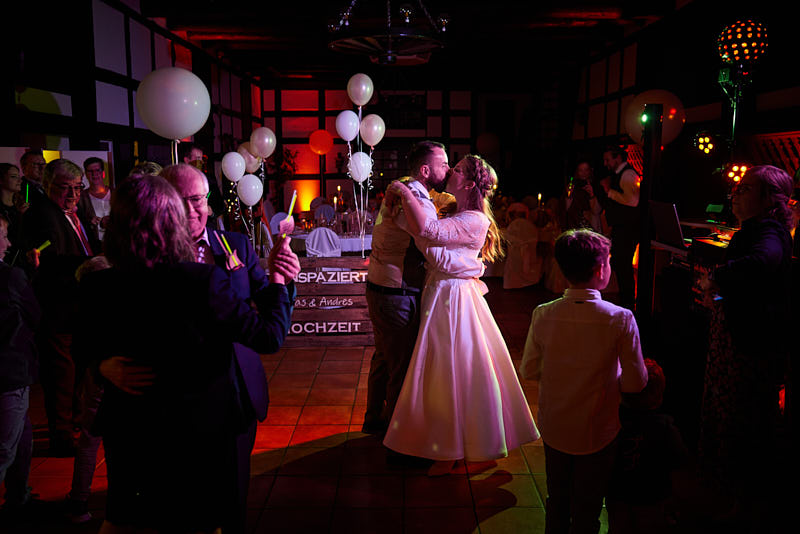 Hochzeitsfotograf Herford. Emotionale Hochzeitsfotos, Paarfotos, Hochzeitsreportagen. Herford, Bünde Bielefeld, OWL, NRW, Osnabrück, Paderborn und weltweit!